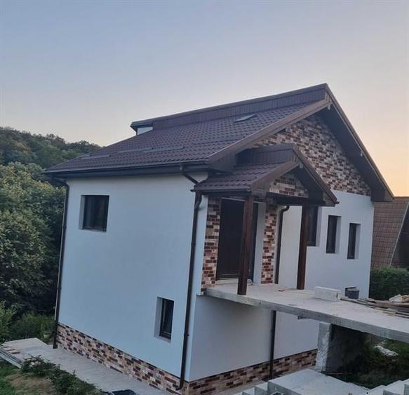 Casă individuală cu 3 camere cu Teren 2000 Mp în Exterior Vest