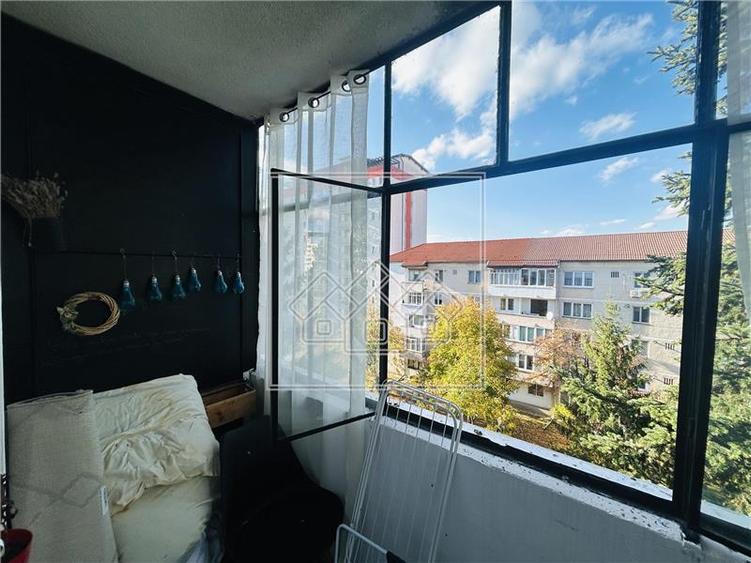 Apartament cu 2 camere semidecomandat în Cedonia