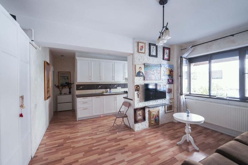 Apartament cu 2 camere în Jiului