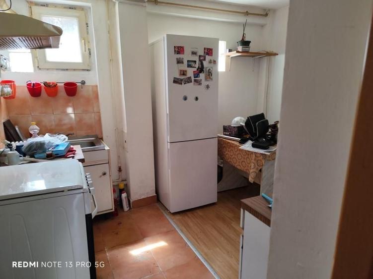 Casă individuală cu 5 camere cu Canalizare în Pictor Rosenthal