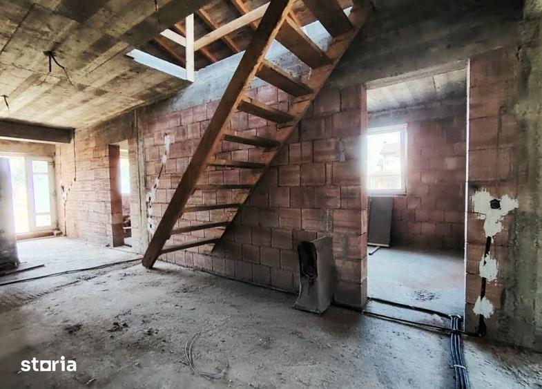 Casă cu 5 camere cu Teren 1843 Mp în Jucu
