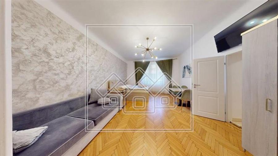 Apartament cu 3 camere decomandat în Ultracentral