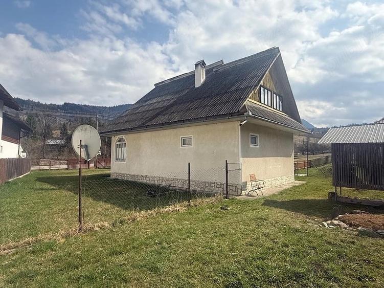 Casă cu Teren 1300 Mp în Ceahlău