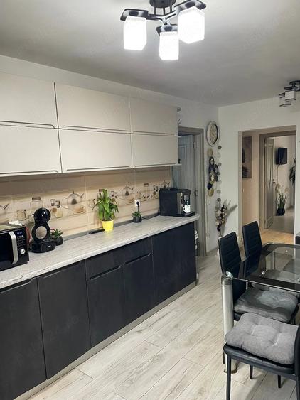 Apartament cu 3 camere decomandat în Doamna Ghica