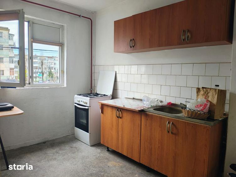 Apartament cu 2 camere semidecomandat în Craiovița Nouă