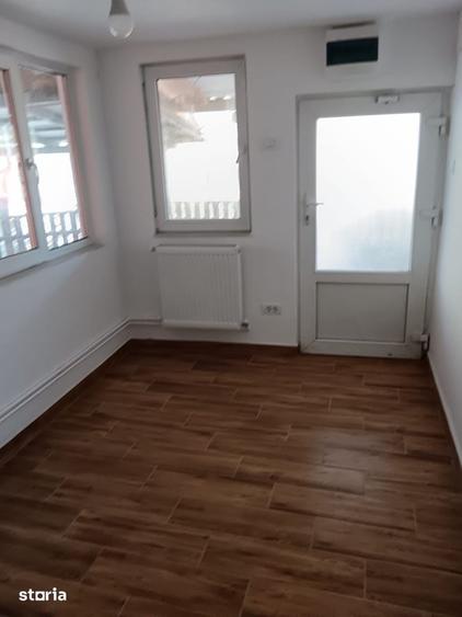 Casă cu 2 camere cu Teren 1500 Mp în Central