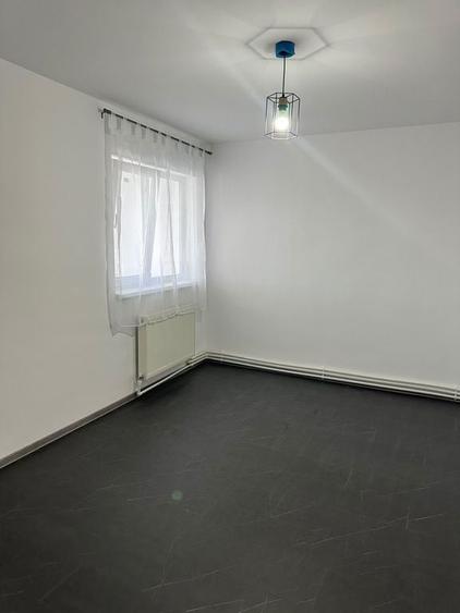 De vanzare apartament cu 3 camere, zona Faleza, etaj 7/8,... - 6