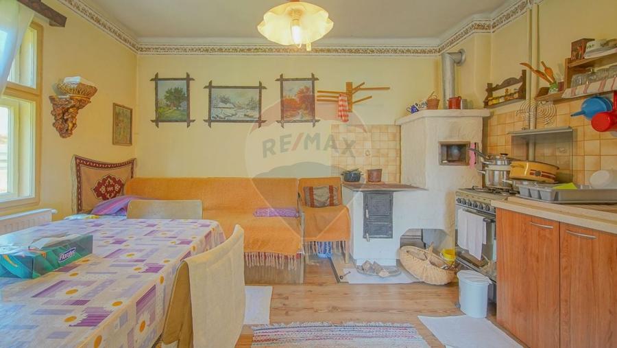 Casă cu 4 camere cu Teren 591 Mp în Moieciu de Jos
