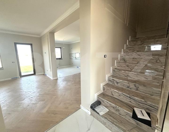 Duplex cu 5 camere cu Teren 250 Mp în Săcălaz