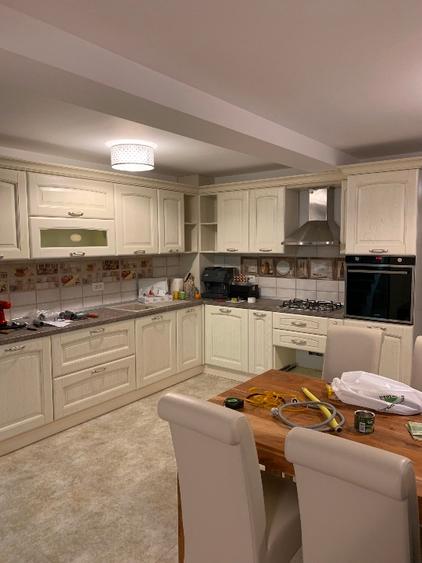 Casă individuală cu 5 camere cu Teren 176 Mp în Sărari