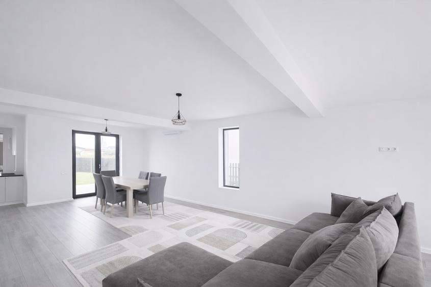 Duplex cu 5 camere cu Piscina în Bujoreni