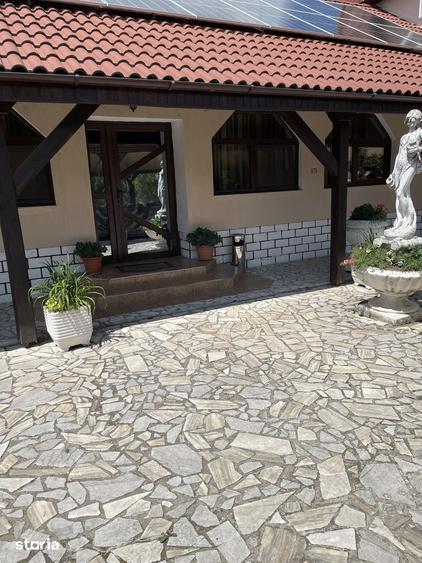 Casă cu 6 camere cu Teren 1359 Mp în Girișu de Criș