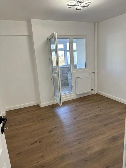 Apartament cu 3 camere decomandat în Tineretului