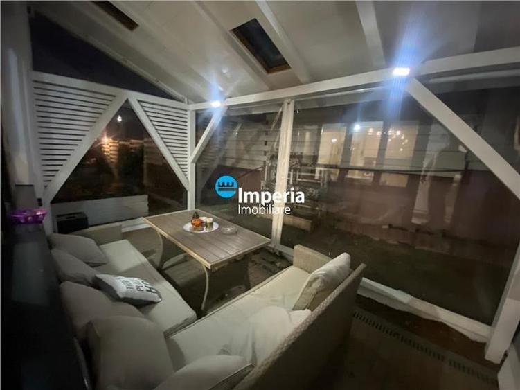Apartament cu 3 camere decomandat în Podul de Fier