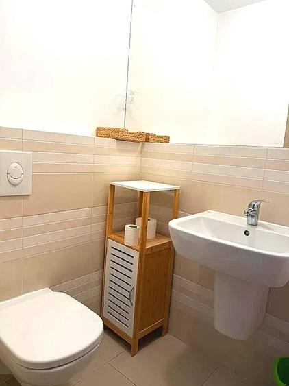 Apartament cu 3 camere decomandat, mobilat în Băneasa