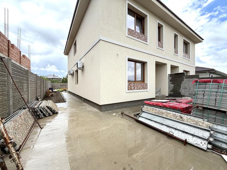 Duplex cu 4 camere cu Canalizare în Ghiroda