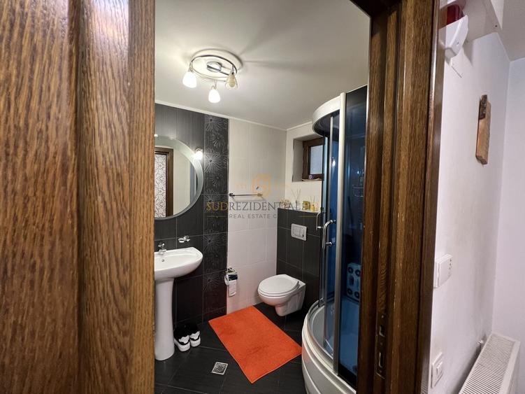 Apartament cu 5 camere semidecomandat, mobilat în Est