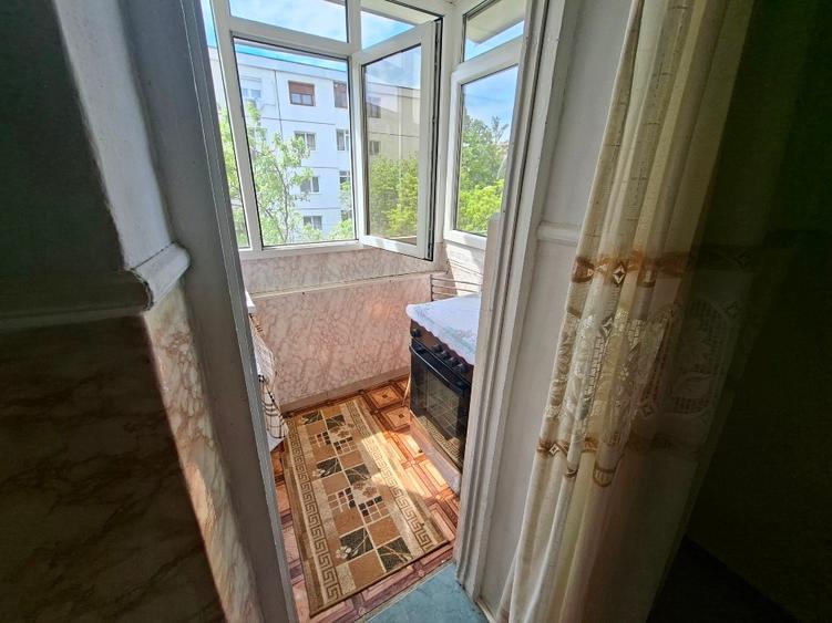 Apartament cu 3 camere decomandat, mobilat în Cantacuzino