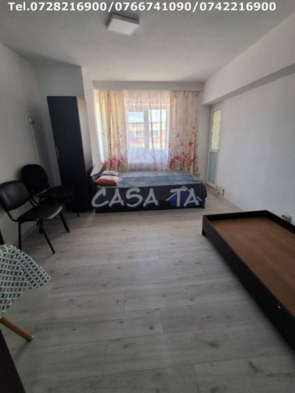 Apartament cu 4 camere decomandat în Central