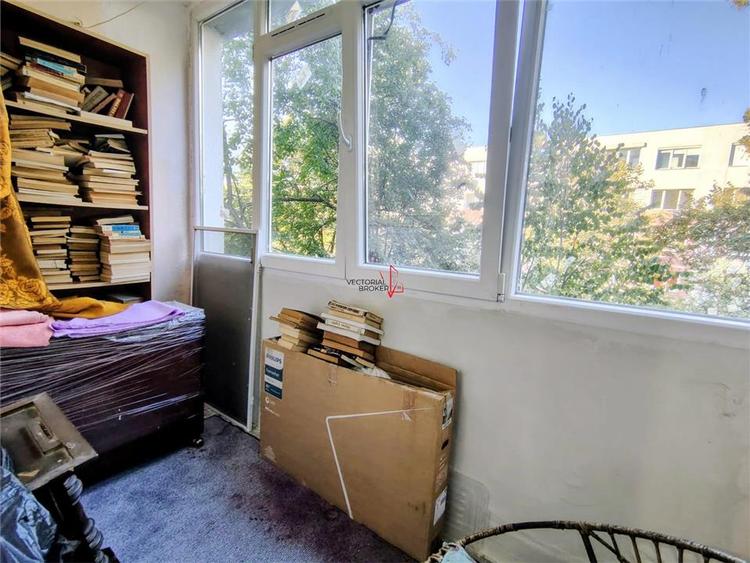 Apartament cu 3 camere semidecomandat în Titan