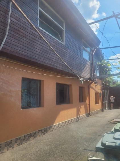 Casă cu 7 camere cu Teren 330 Mp în Andronache