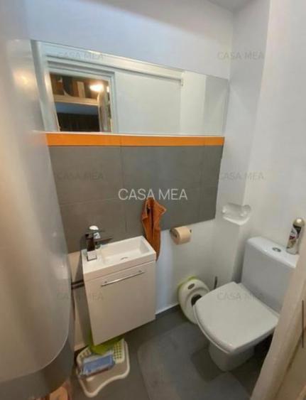 Apartament cu 3 camere semidecomandat în P-ța Unirii