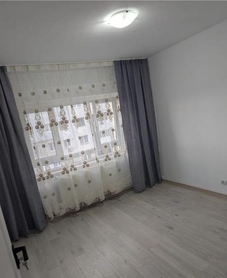 Apartament cu 3 camere decomandat în Mircea cel Bătrân