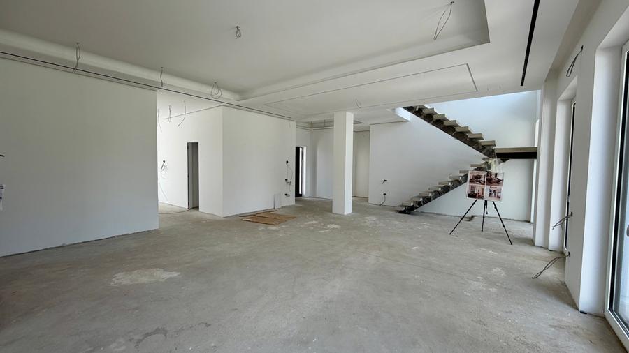 Casă individuală cu 7 camere cu Teren 1000 Mp în Pipera
