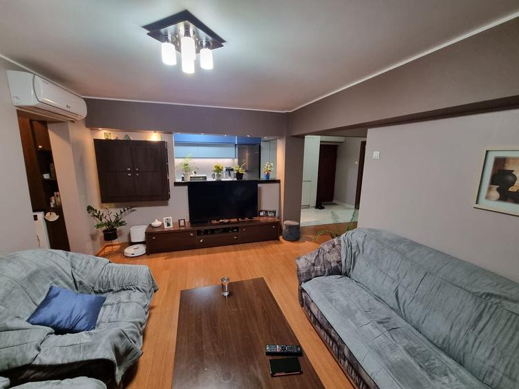 Apartament cu 4 camere semidecomandat, mobilat în CET