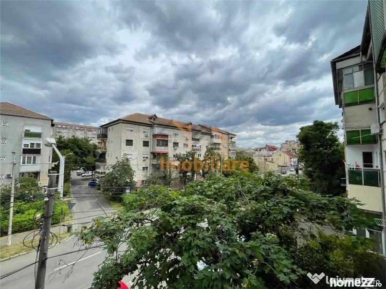 Apartament cu 3 camere decomandat în Decebal