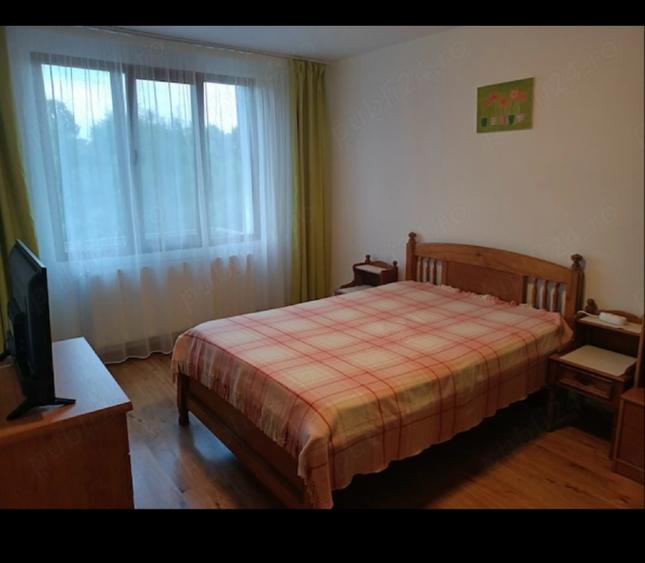 Apartament cu 3 camere decomandat, mobilat în Central
