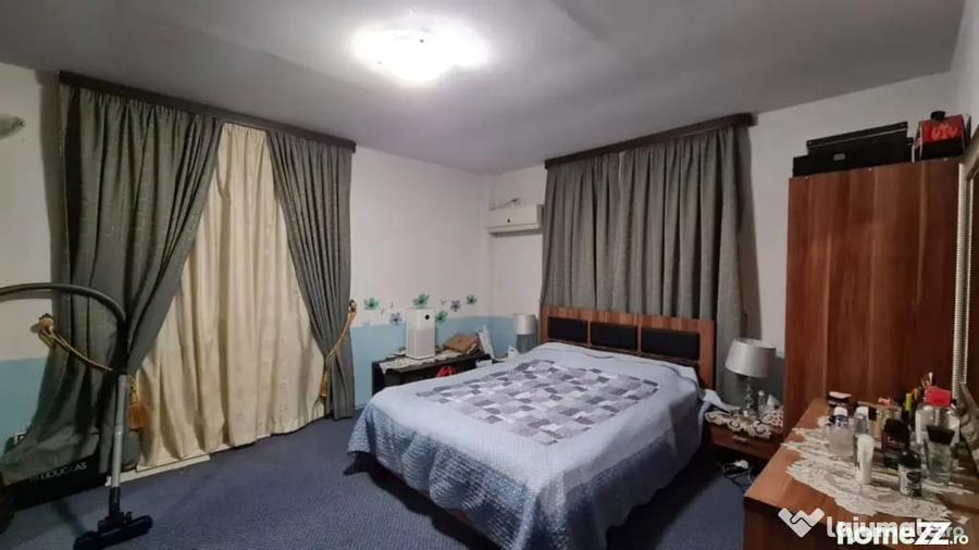 Casă cu 7 camere cu Teren 300 Mp în Mihai Bravu