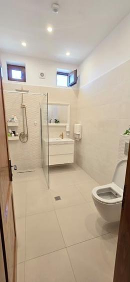 Casă individuală cu 4 camere cu Garaj în Odăi