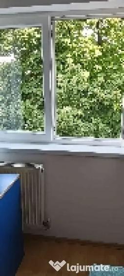 Apartament cu 3 camere nedecomandat în Titan