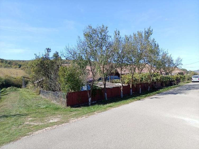 Casă cu 2 camere cu Teren 1369 Mp în Diviciorii Mici
