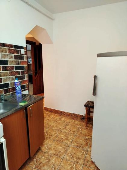 Apartament cu 3 camere decomandat în Est