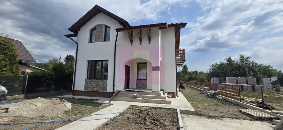 Casă individuală cu 4 camere cu Canalizare în Brebu