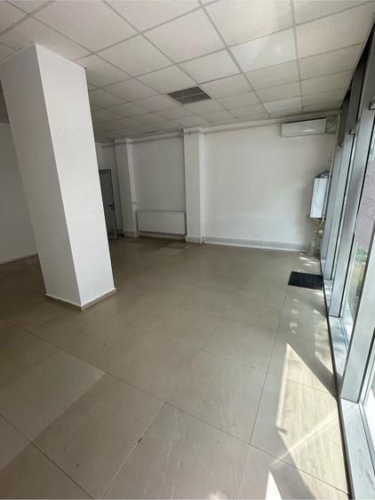 Spațiu comercial, de 65 mp, în Micro 18