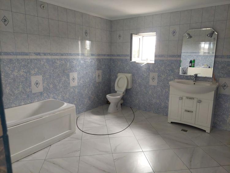 Casă cu 4 camere în Bragadiru