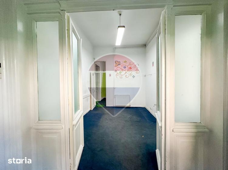Spatiu comercial | doua cladiri, curte proprie | 300 mp | - 8