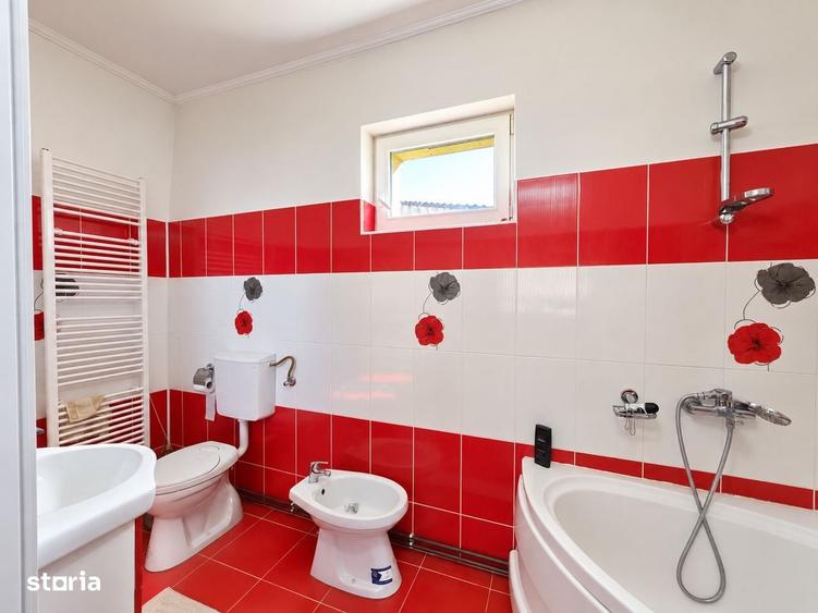 Casă cu 3 camere decomandat în Mândruloc