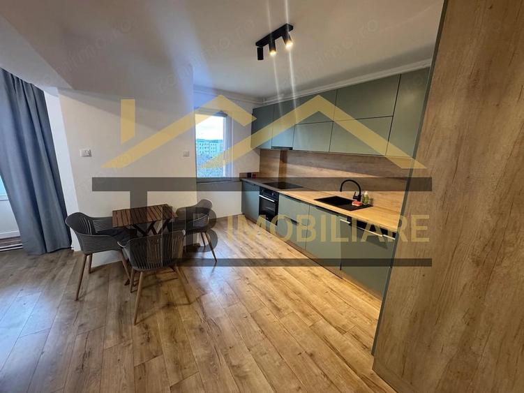 Apartament cu 3 camere semidecomandat în Pandurilor