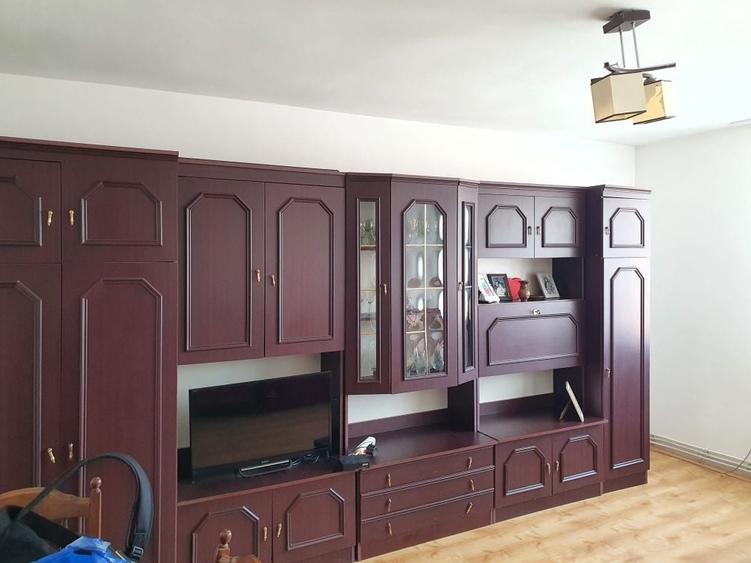 Apartament cu 3 camere decomandat în Stana