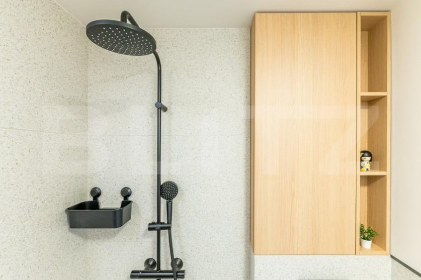 Apartament cu 3 camere semidecomandat în Central