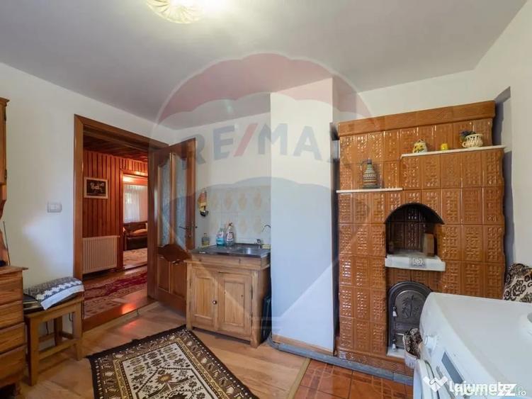Casă cu 5 camere cu Teren 735 Mp în Sucevița