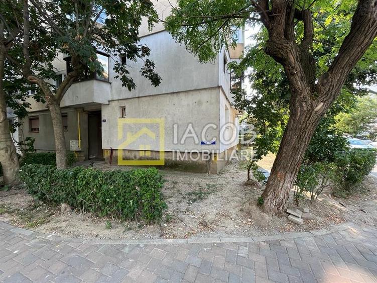 Apartament cu 3 camere decomandat, mobilat în 9 Mai