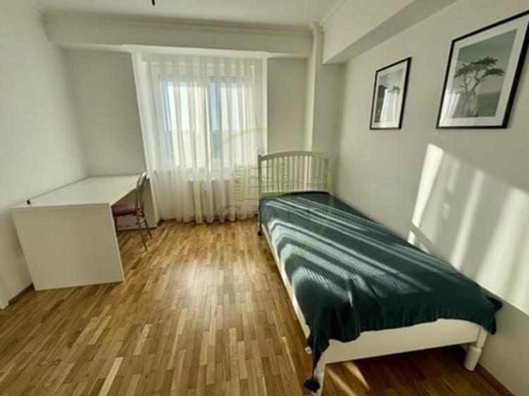 Apartament cu 4 camere decomandat, mobilat în Central