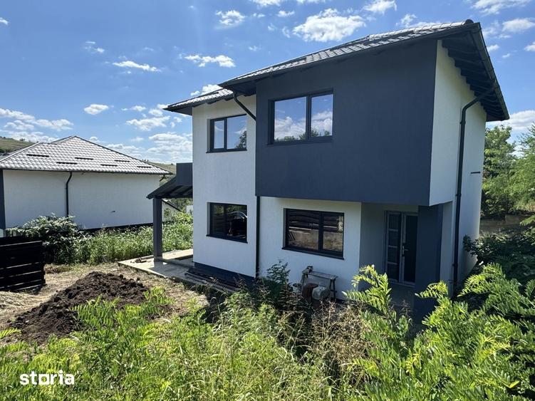 Casă cu 4 camere cu Teren 450 Mp în Rediu