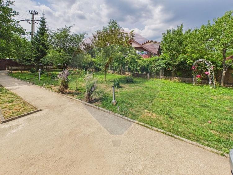 Casă individuală cu 5 camere cu Teren 1000 Mp în Sud