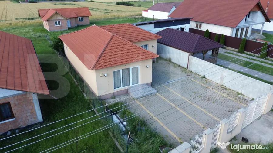 Casă cu 3 camere cu Teren 383 Mp în Petrești